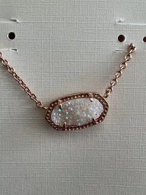 Kendra Scott necklace